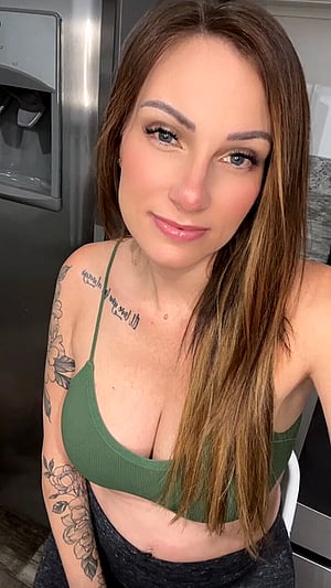 Stunning 30s Hotwife Craves Your Stroke