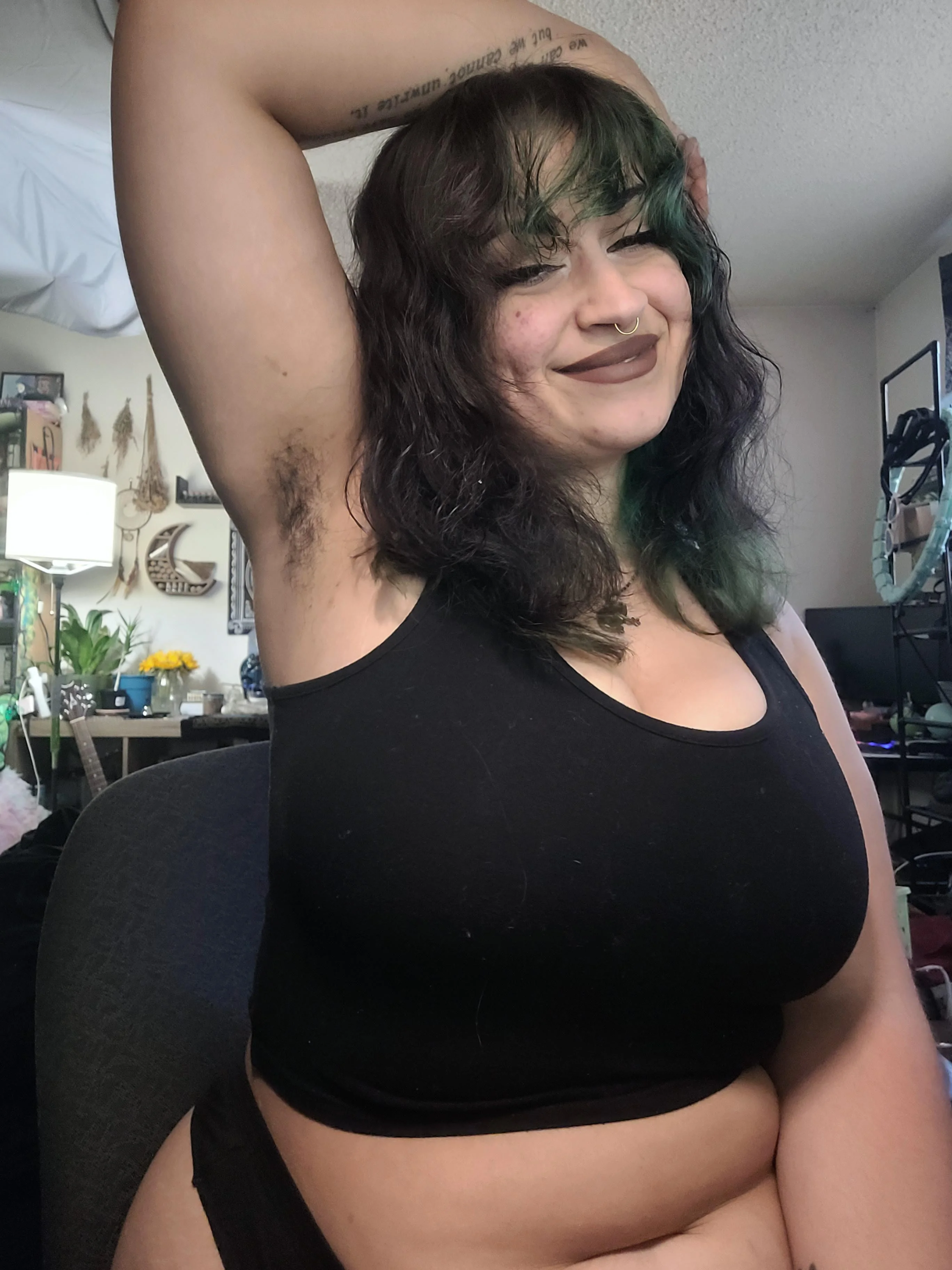 Hoping to reach the fellow armpit lovers out there picture 1 of 1