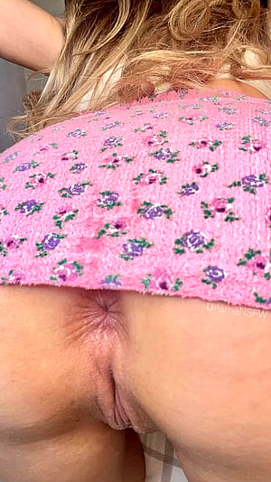 Tight Squeeze: Larna's Cheeky Reveal