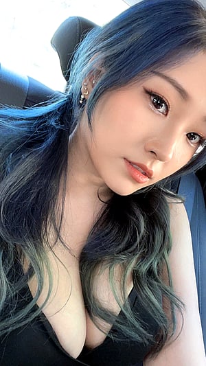 Hyoon: Mikee's Playful Pic That Will Make You Blush