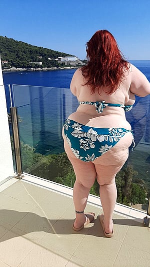 Curves That Beg for Attention, Darlings
