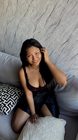 Thick Thai Babe Sends Flirty Valentine: Would You Date Her?
