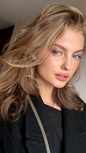Daria Rizado Caught in a Cheeky Moment