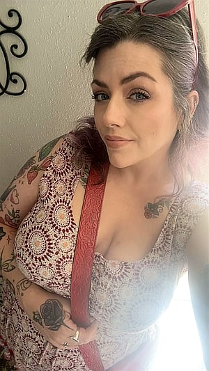 Happy hump day vibes from your favorite butterfly qween