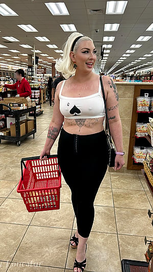 Teasing Texas: QOS Babe Turning Heads in Public