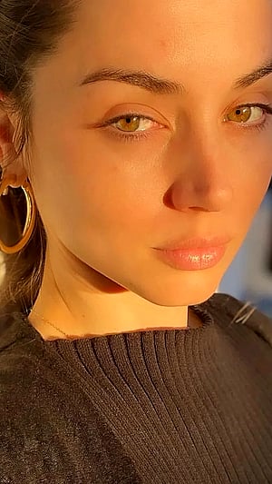Ana de Armas Sizzling Hot Pic