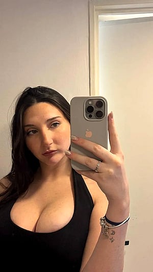 I Should Be Ur Fucking Doll - LUNAAA’s Playful Pic
