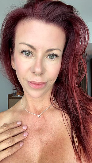 Alexis Fawx Is Winning the Staring Contest