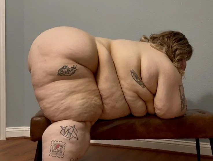 Becky's Back and She's 455 Pounds of Wow picture 1 of 1