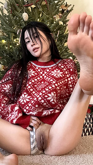 Bald & Wet: OopsBootyBun's Pussy Close-Up Will Make You Cum Hard Bald & Wet: OopsBootyBun's Pussy Close-Up Will Make You Cum Hard