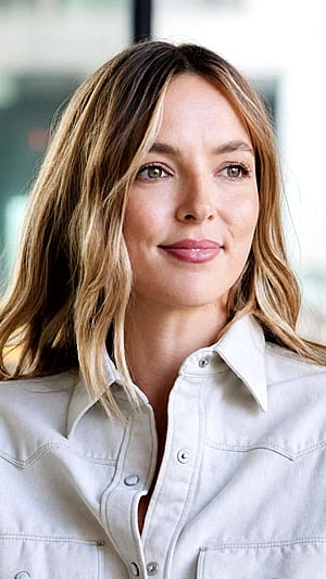Jodie Comer Looking Absolutely Stunning