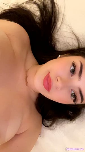 Was würdest du machen, wenn ich so in deinem Bett liegen würde mit meiner Glatt rasierten Pussy?🤤 Was würdest du machen, wenn ich so in deinem Bett liegen würde mit meiner Glatt rasierten Pussy?🤤