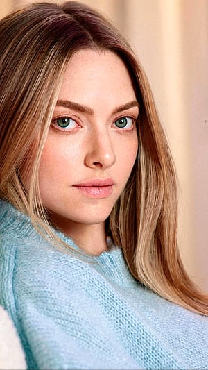 Amanda Seyfried Looking Absolutely Stunning