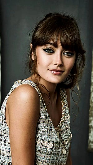 Ella Purnell: PrettyGirls Pic That'll Have You Obsessed
