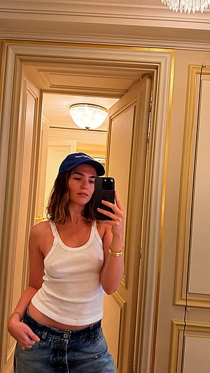 Zoey Deutch Looking Cute and Cheeky