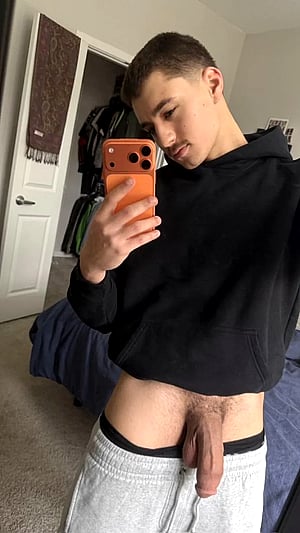 New phone, who dis? Gabe's back with fresh snaps
