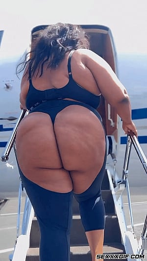 Huge BBW Celebrity Ass Staircase Scene Huge BBW Celebrity Ass Staircase Scene