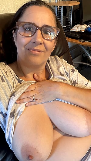 Granny Tits Love to Be Seen