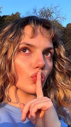 Dafne’s Sweet Close-Up Will Melt Your Screen