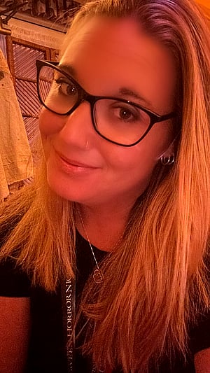 Fuckable Cougar FloridaHotWife69 Stuns in New Pic