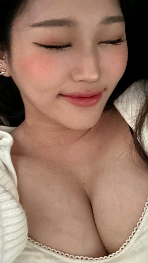 Hyoon's Latest Snapshot Is Giving Serious Moody Vibes
