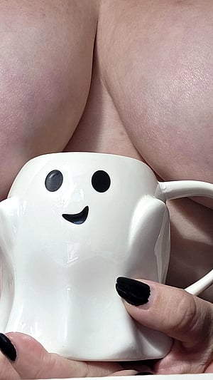 Boobs O'Clock: Porkyforky's Coffee Break Reveal