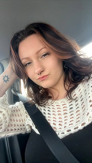 Gym Crush Confessions: Alyx Ivy's Playful Pic