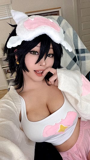 Pajama Jubilee: Cozy Snaps Ready to Spice Up Your Feed