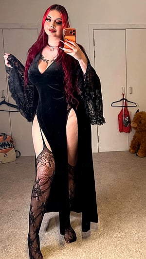 Morticia Addams vibes but hotter, no cap
