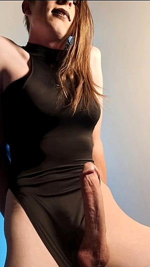 Size Contest? Losing Already! Queen_Oryx vs. You