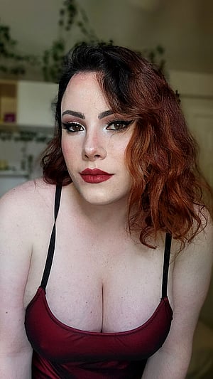 Flirty curls and floofy hair vibes