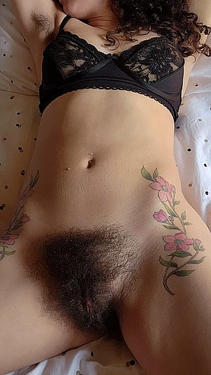 Natural Vibes Only 🌿 Angela’s Super Bush Is Giving Earthy Energy