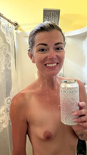 Shower Beer Sunday with a Juicy NEIPA Vibes