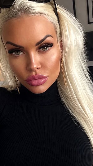 Bimbo Face Glow Up You Can't Scroll Past