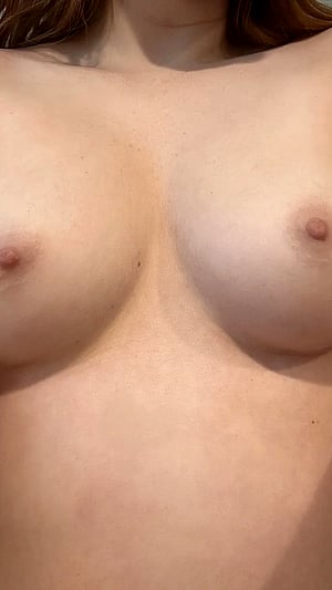 Suck My Titties: Juicyred1's Steamy Selfie Tease