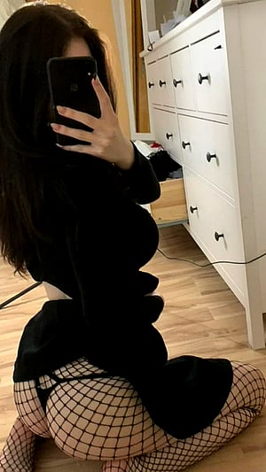 Clara's Cheeky Clap Tease