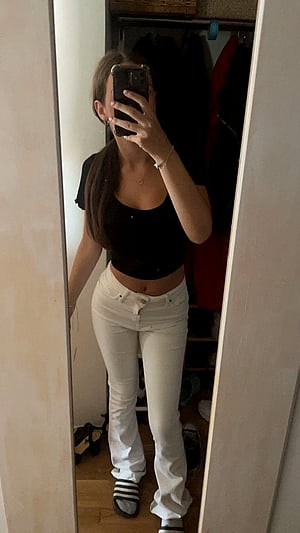 Everyone who likes the post can see me without my clothes on! 😜🥰