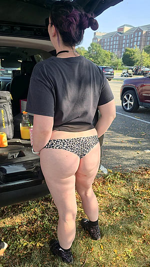 Game Day Views: Wifebutt Tailgate Vibes