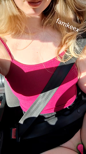 Focus op de weg, he? 🧐🚗