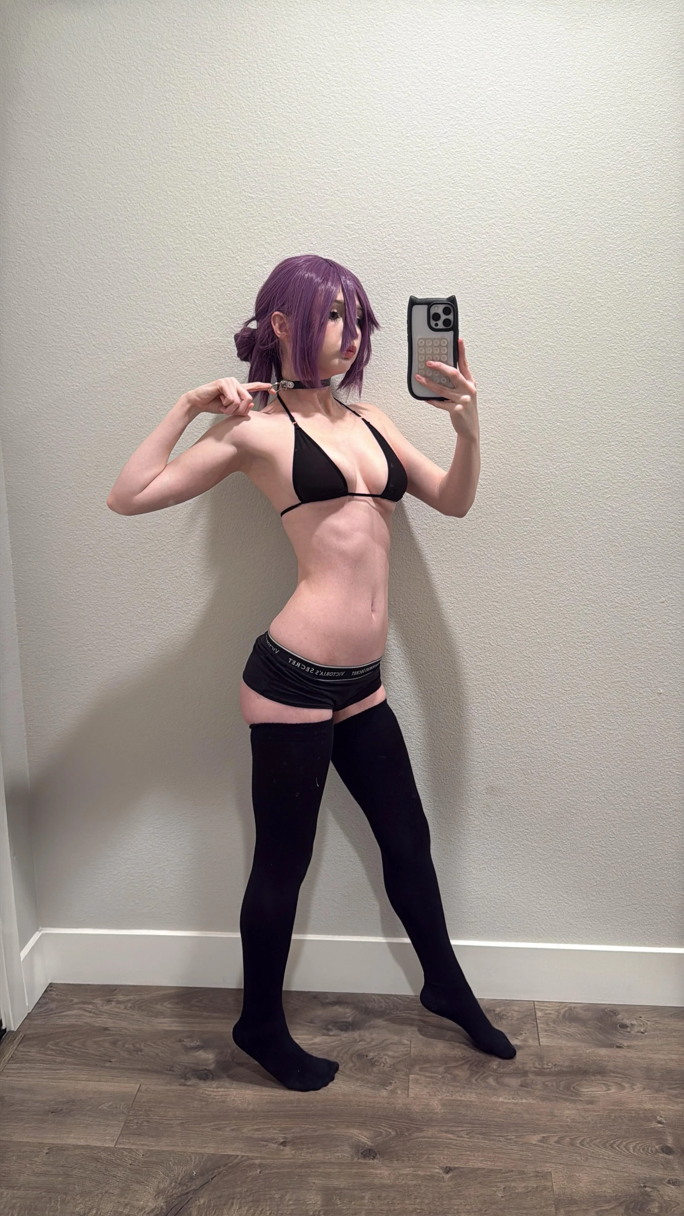 Reze's Playful Tease Will Get You Hooked picture 1 of 1