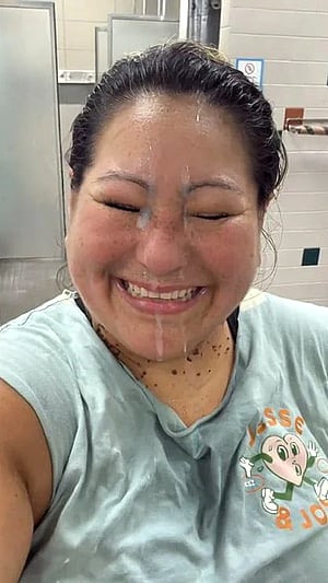 Little Bathroom Fun With a Curvy Latina